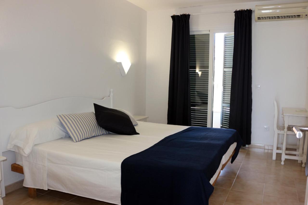 Apartamentos Saura Cala'N Blanes  Buitenkant foto